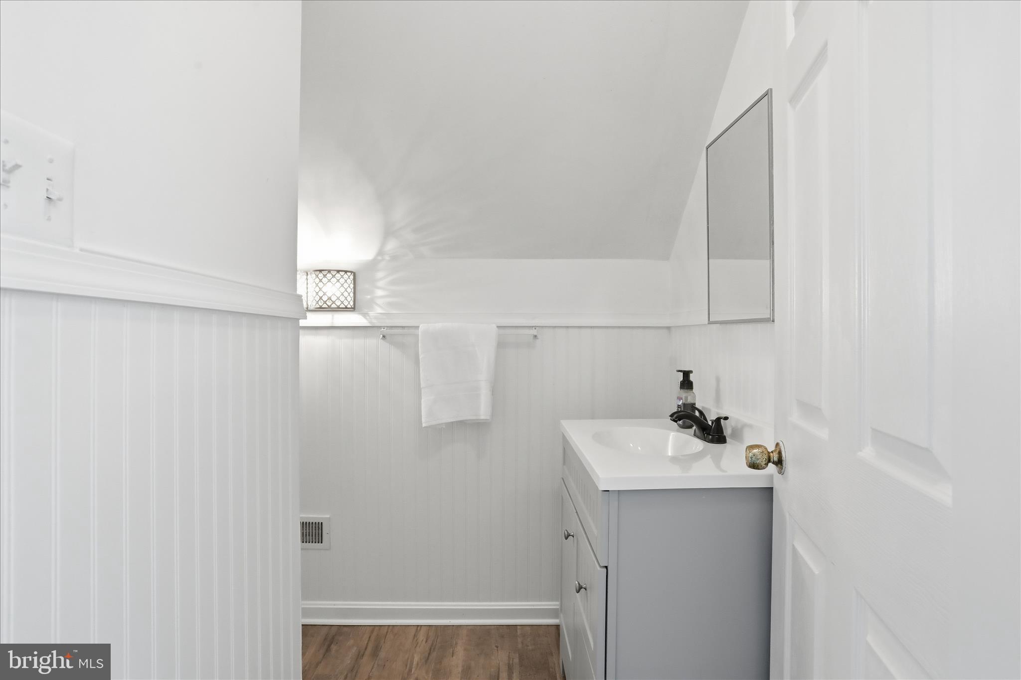 605 Stockton Road Front Royal, VA 22630 - Photo 37 of 54 Upper level full bath