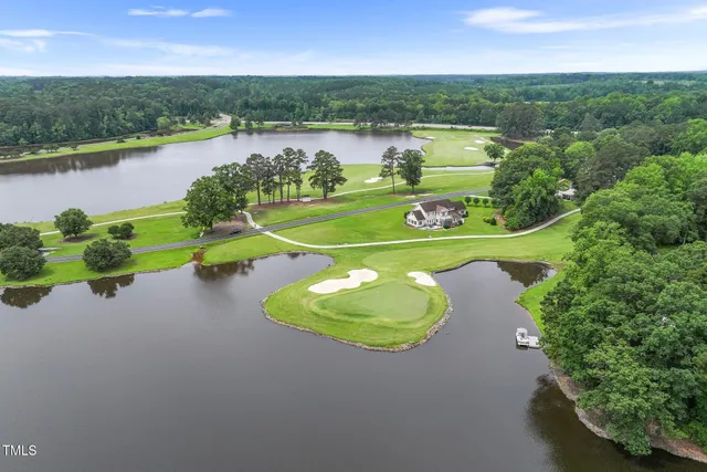 a view of a house with backyard and a garden