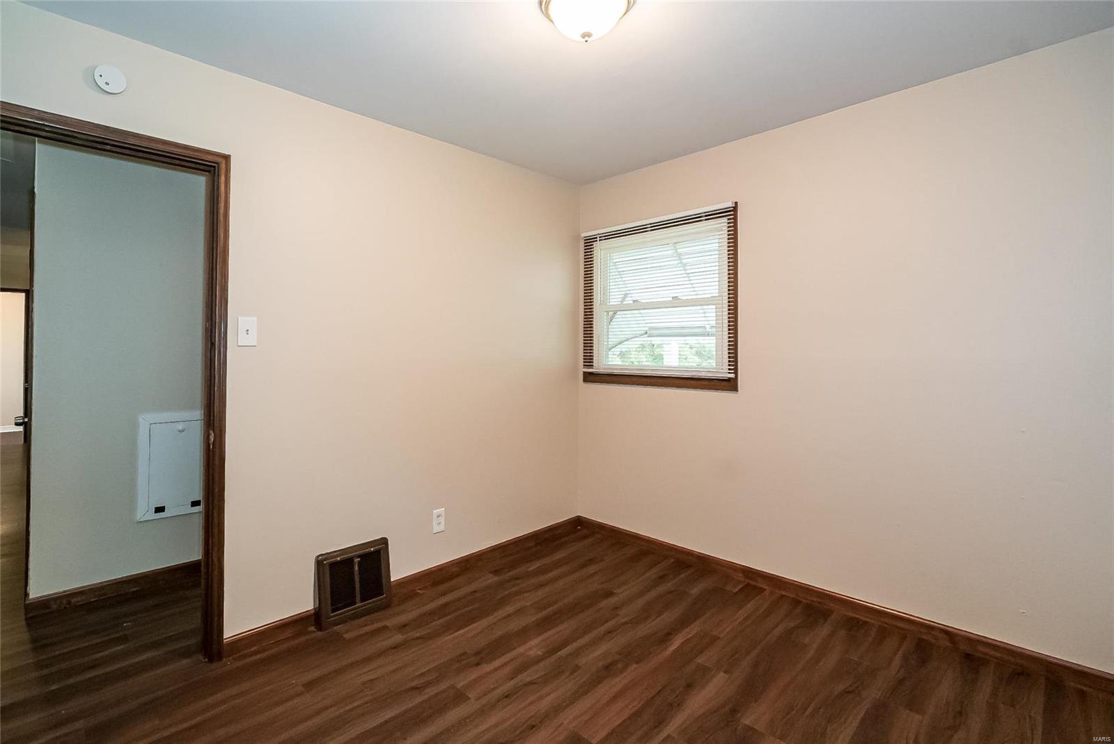 108 Cameron Road St. Louis, MO 63137 - Photo 22 of 35