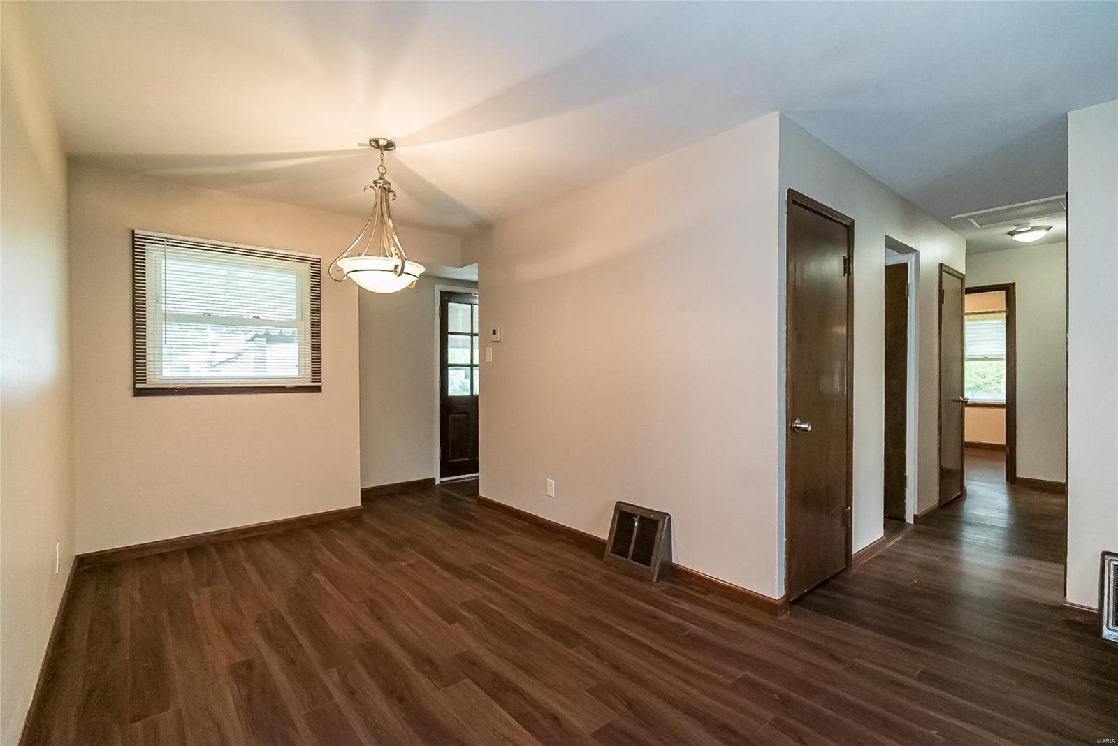 108 Cameron Road St. Louis, MO 63137 - Photo 8 of 35