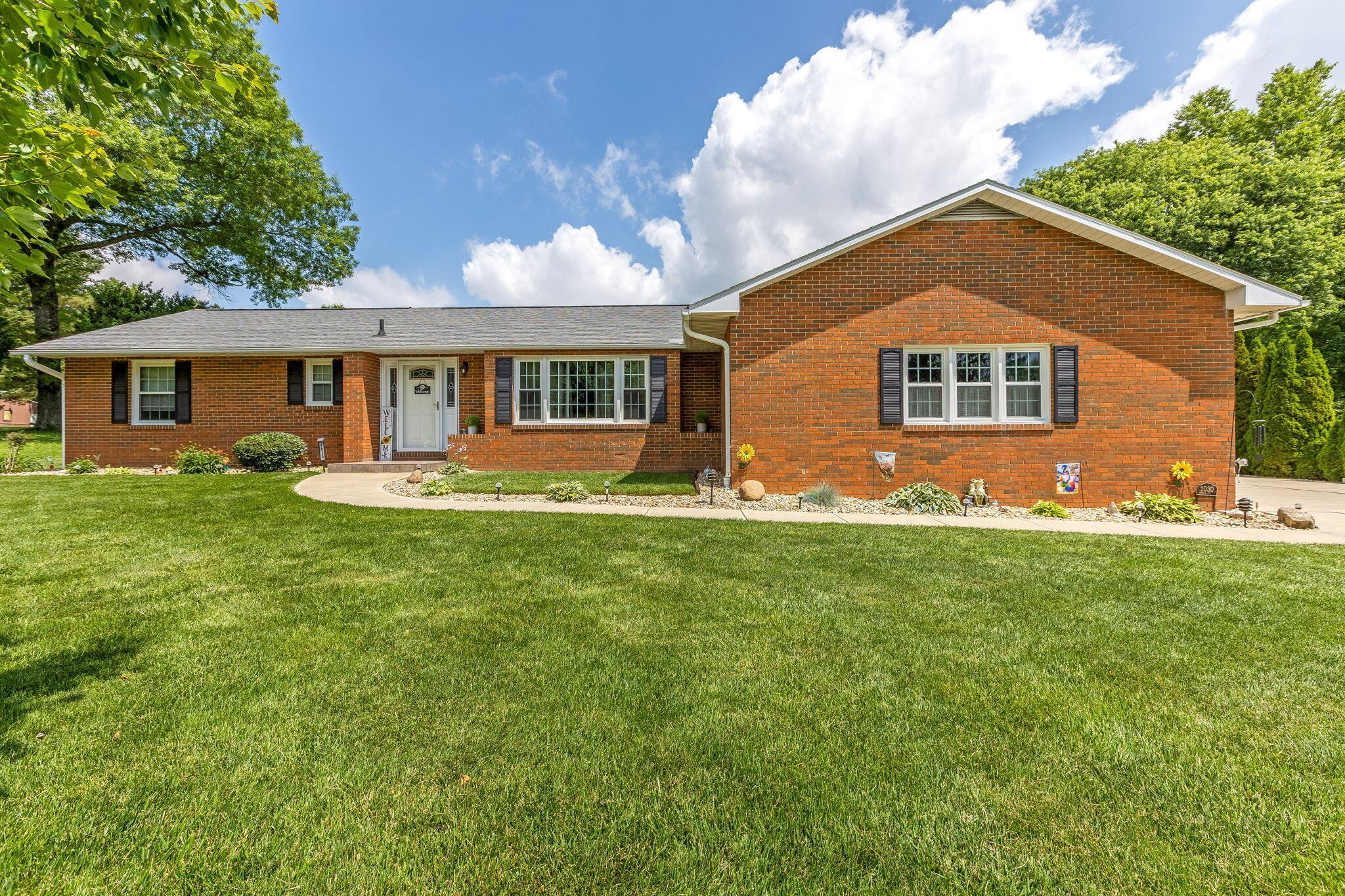 1030 Rhoda Lane Northeast Lancaster, OH 43130 - Photo 3 of 61 front view