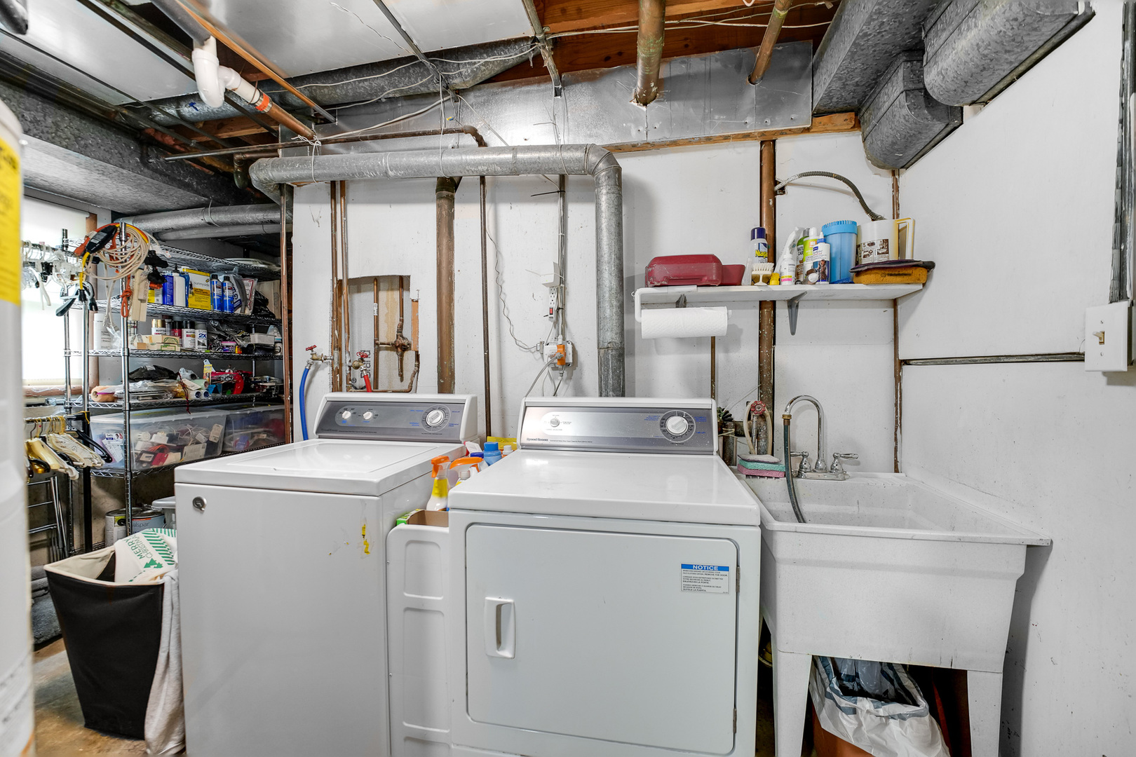 920 Harrison Lane Hoffman Estates, IL 60192 - Photo 21 of 26 a utility room with dryer and washer