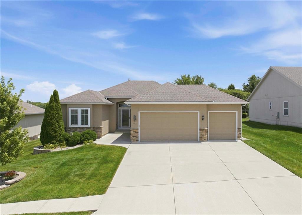 311 Crestview Court Raymore, MO 64083 - Photo 1 of 31
