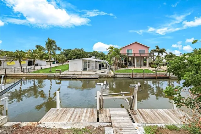 $875,000 | 627 East Palm Avenue, Goodland, FL 34140