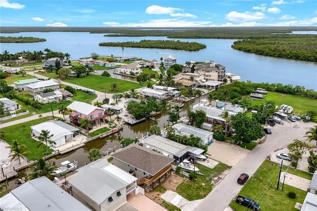 $875,000 | 627 East Palm Avenue, Goodland, FL 34140