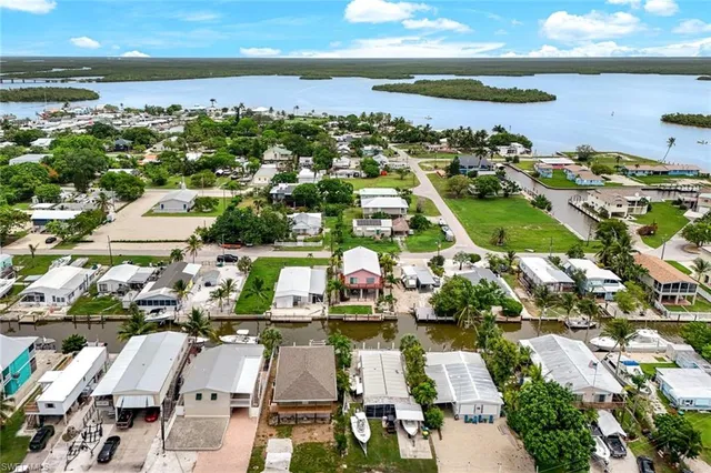 $875,000 | 627 East Palm Avenue, Goodland, FL 34140