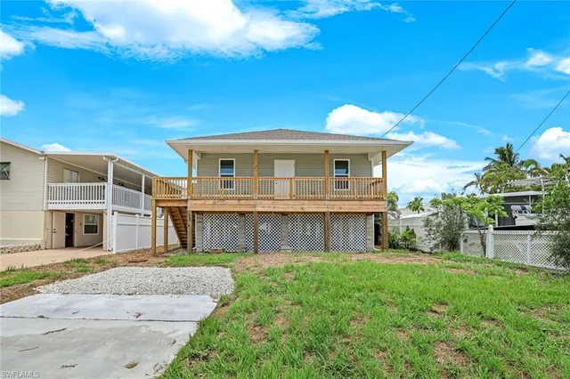 $875,000 | 627 East Palm Avenue, Goodland, FL 34140