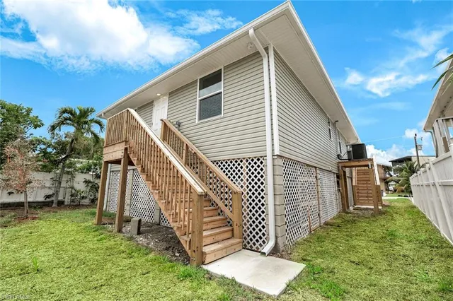 $875,000 | 627 East Palm Avenue, Goodland, FL 34140