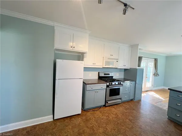 $2,150 | 1313 Cardinal Place, Greensboro, NC 27408