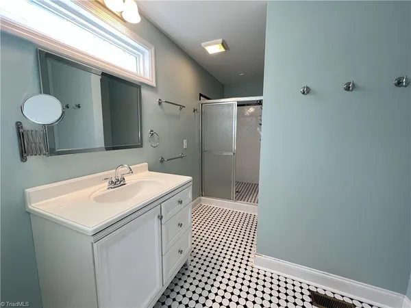 $2,150 | 1313 Cardinal Place, Greensboro, NC 27408