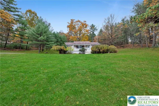 $450,000 | 139 Johnny Bee Road, Dingmans Ferry, PA 18328