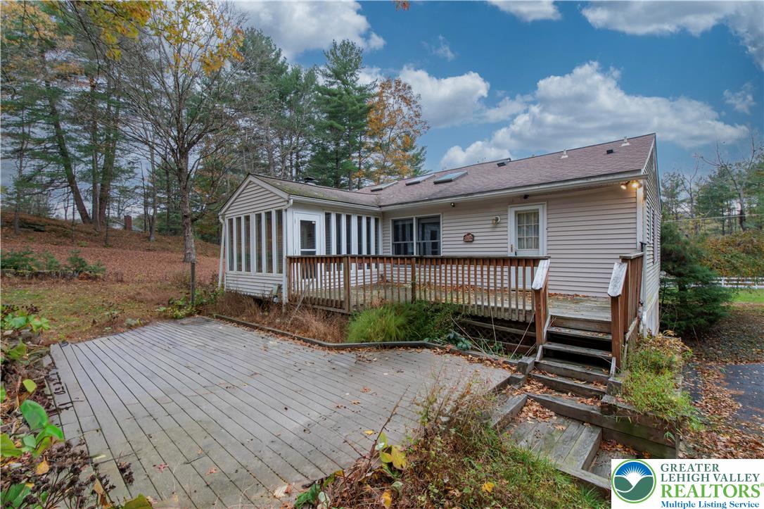 139 Johnny Bee Road Dingmans Ferry, PA 18328 - Photo 12 of 51