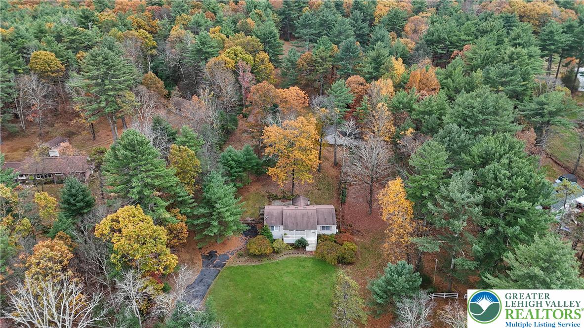 139 Johnny Bee Road Dingmans Ferry, PA 18328 - Photo 3 of 51