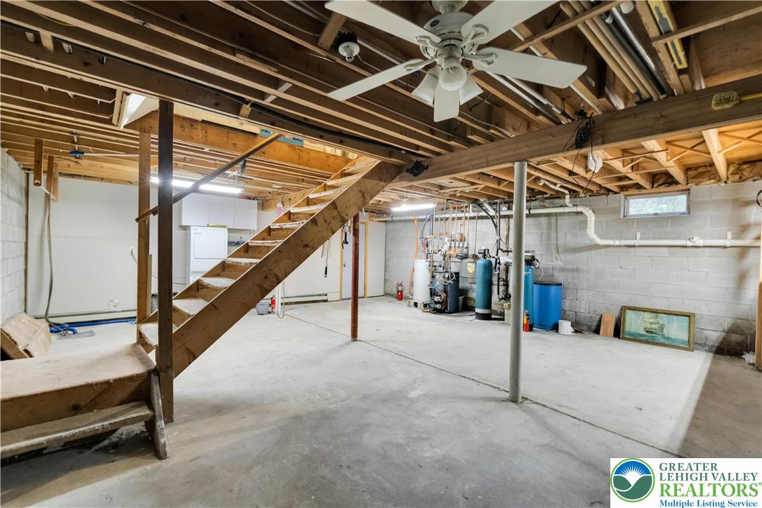 139 Johnny Bee Road Dingmans Ferry, PA 18328 - Photo 40 of 51 a view of car garage