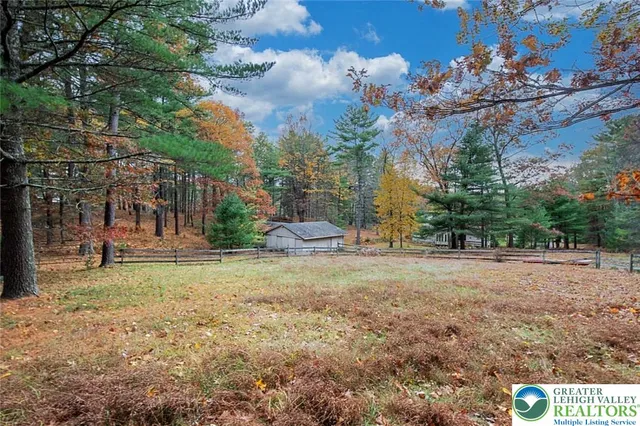 $450,000 | 139 Johnny Bee Road, Dingmans Ferry, PA 18328