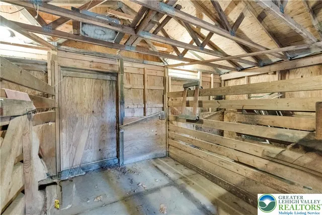 $450,000 | 139 Johnny Bee Road, Dingmans Ferry, PA 18328