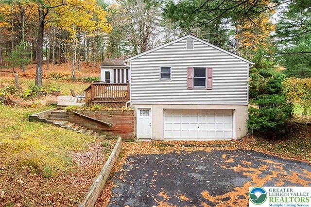 an empty room with windows and ceiling fan