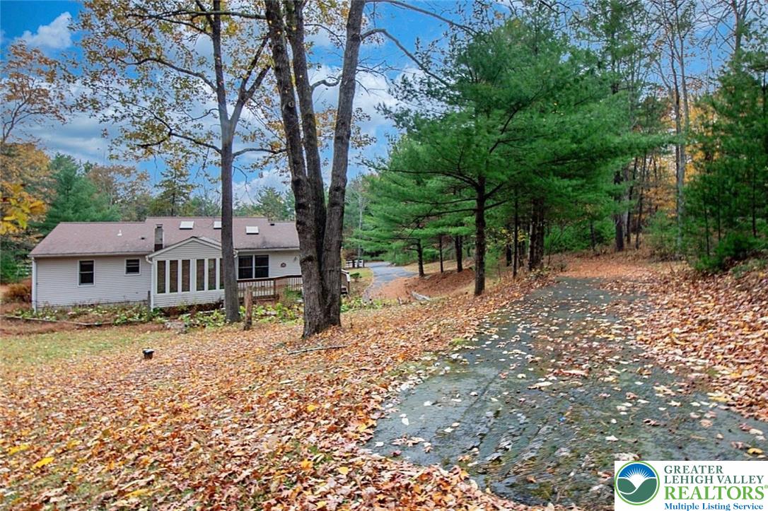 139 Johnny Bee Road Dingmans Ferry, PA 18328 - Photo 10 of 51