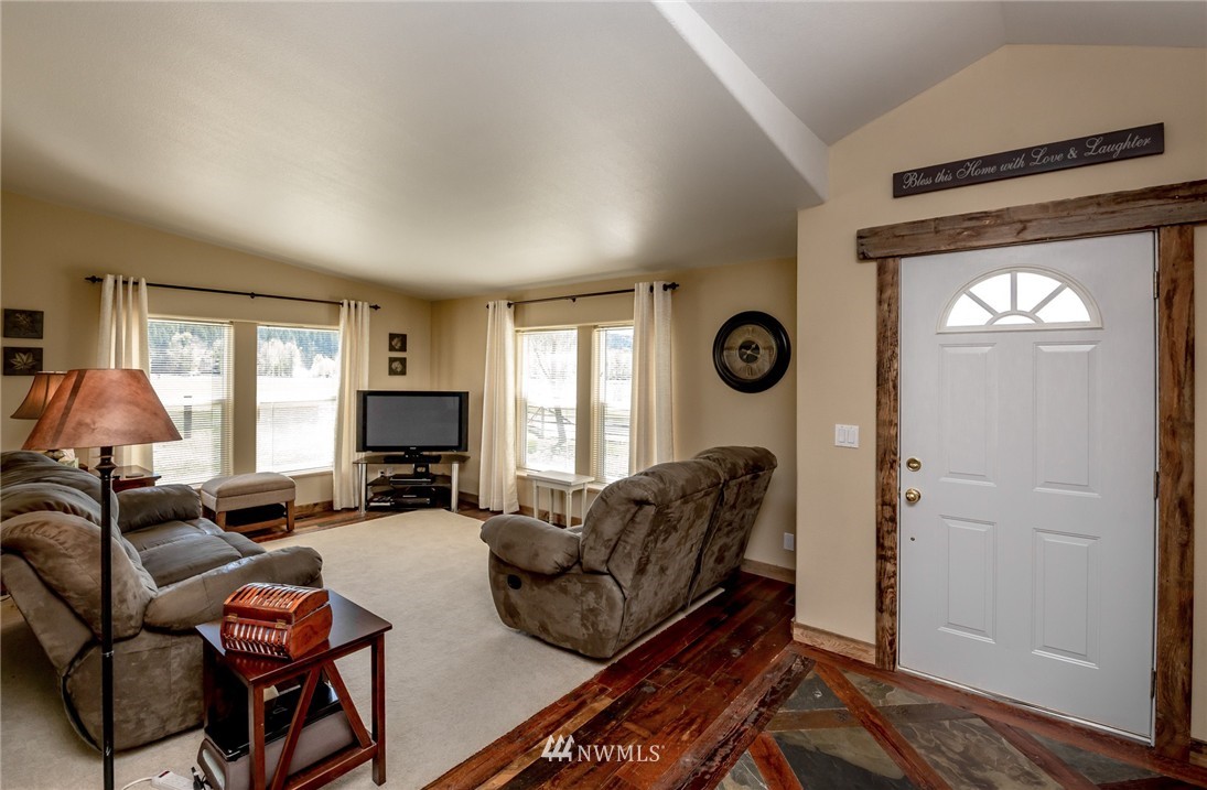 4420 Red Bridge Road Cle Elum, WA 98922 - Photo 4 of 25 Gallery Image 4