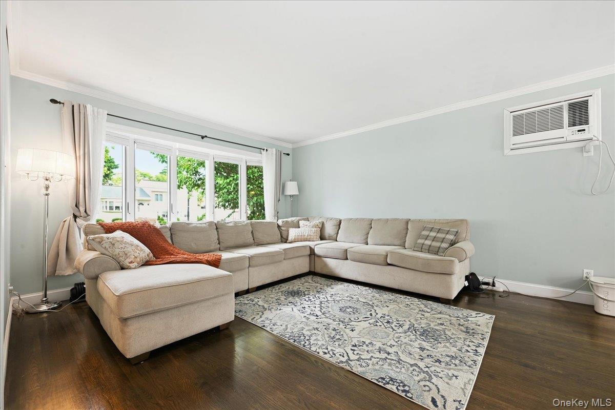 3988 Demont Road Seaford, NY 11783 - Photo 5 of 25 Gallery Image 5