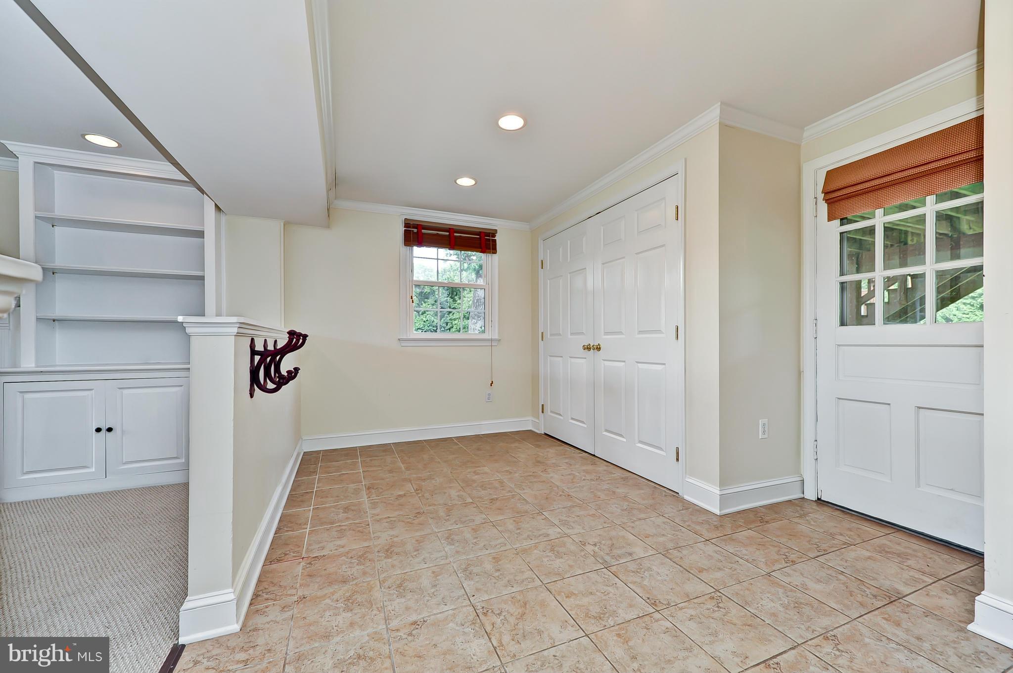 8417 Riverside Road Alexandria, VA 22308 - Photo 23 of 30 a view of an empty room