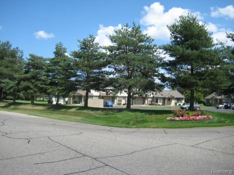 1235 Pine Ridge Drive Highland, MI 48357 - Photo 5 of 10