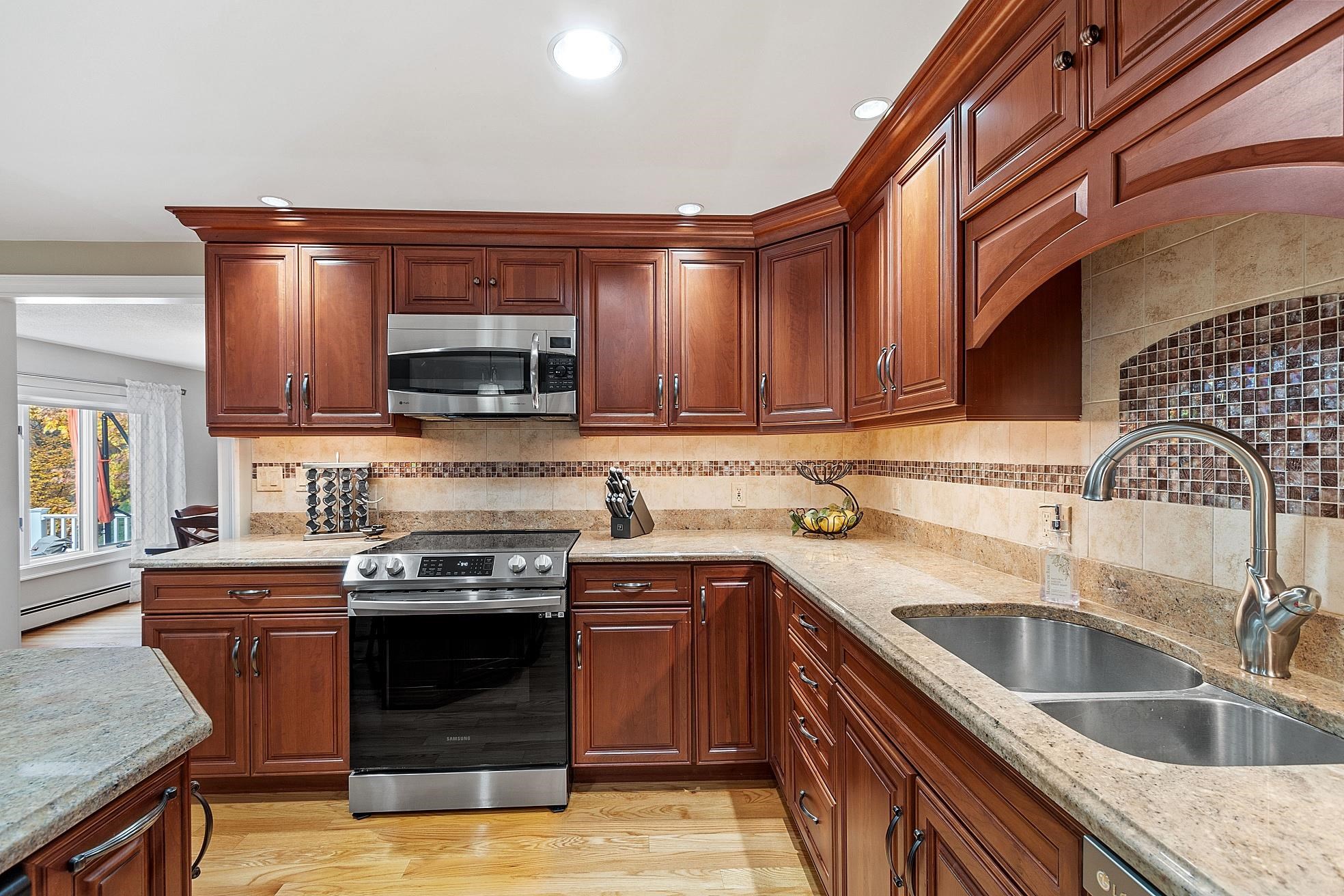 23 Hawthorne Road Windham, NH 03087 - Photo 13 of 59