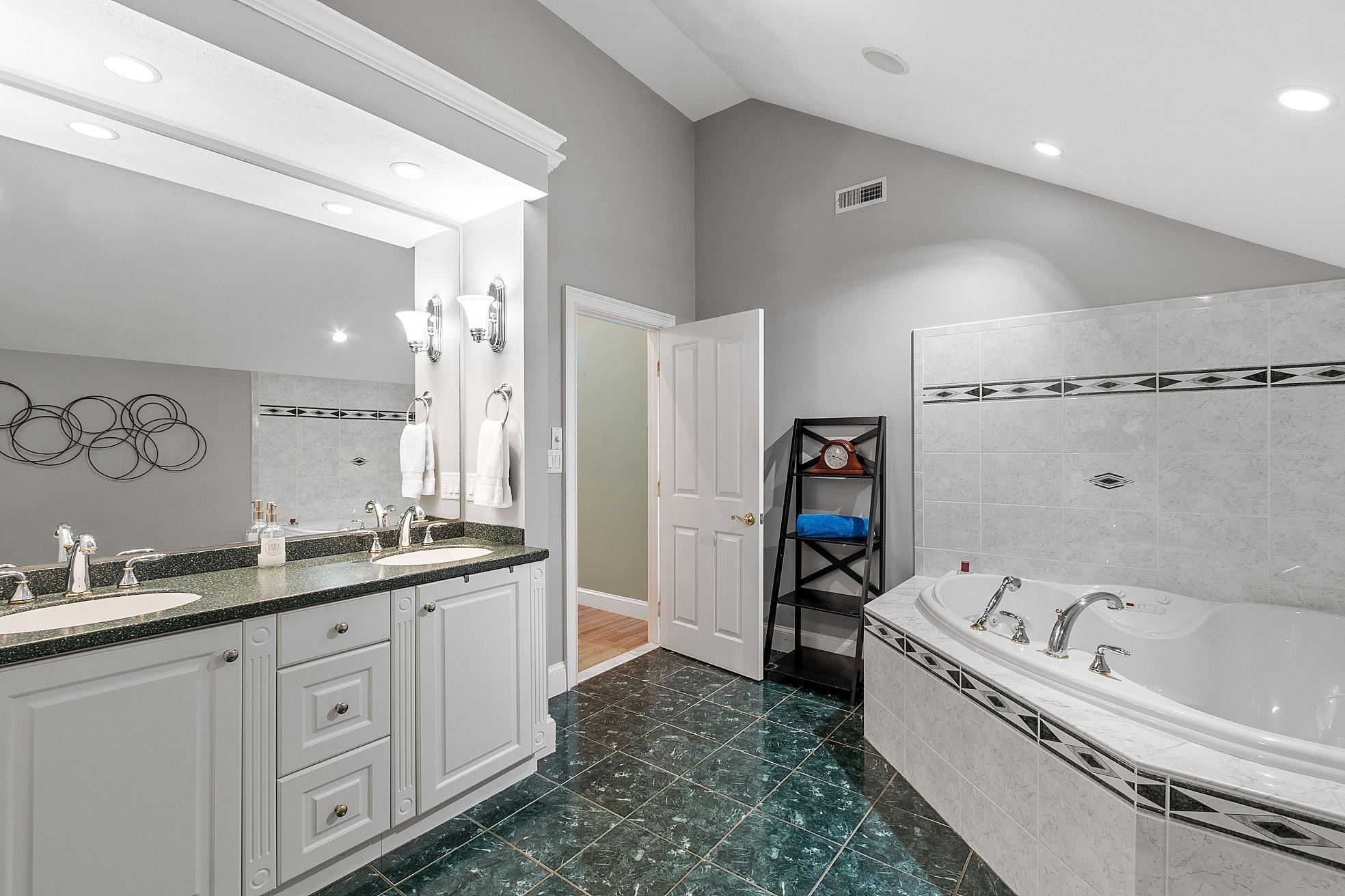 23 Hawthorne Road Windham, NH 03087 - Photo 16 of 59