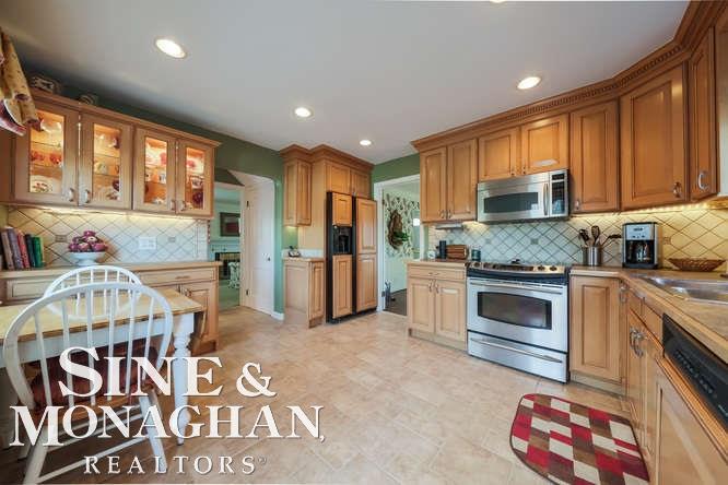 1660 Fairholme Road Grosse Pointe Woods, MI 48236 - Photo 14 of 32