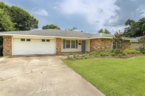 $260,000 | 443 Crestwood Street, Lake Charles, LA 70605