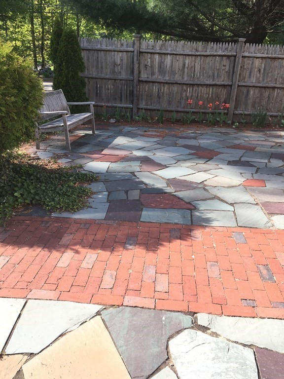 136 Topsfield Road Ipswich, MA 01938 - Photo 3 of 28