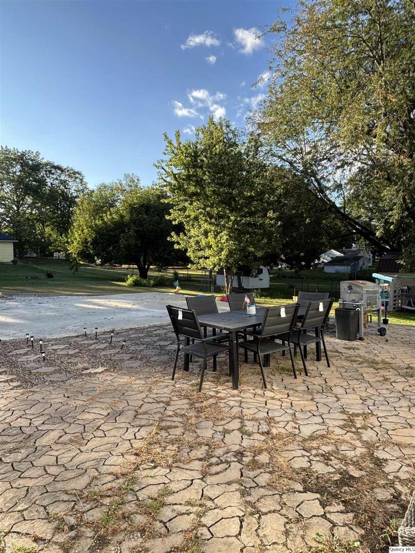 212 South 1st Street Carthage, IL 62321 - Photo 17 of 17 a view of outdoor space with table and chairs
