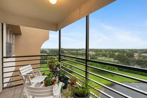 $167,000 | 1200 St Charles Place, Unit PH21, Pembroke Pines, FL 33026