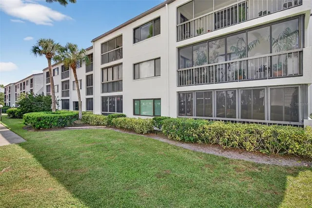 $178,800 | 2595 Countryside Boulevard, Unit 8106, Clearwater, FL 33761
