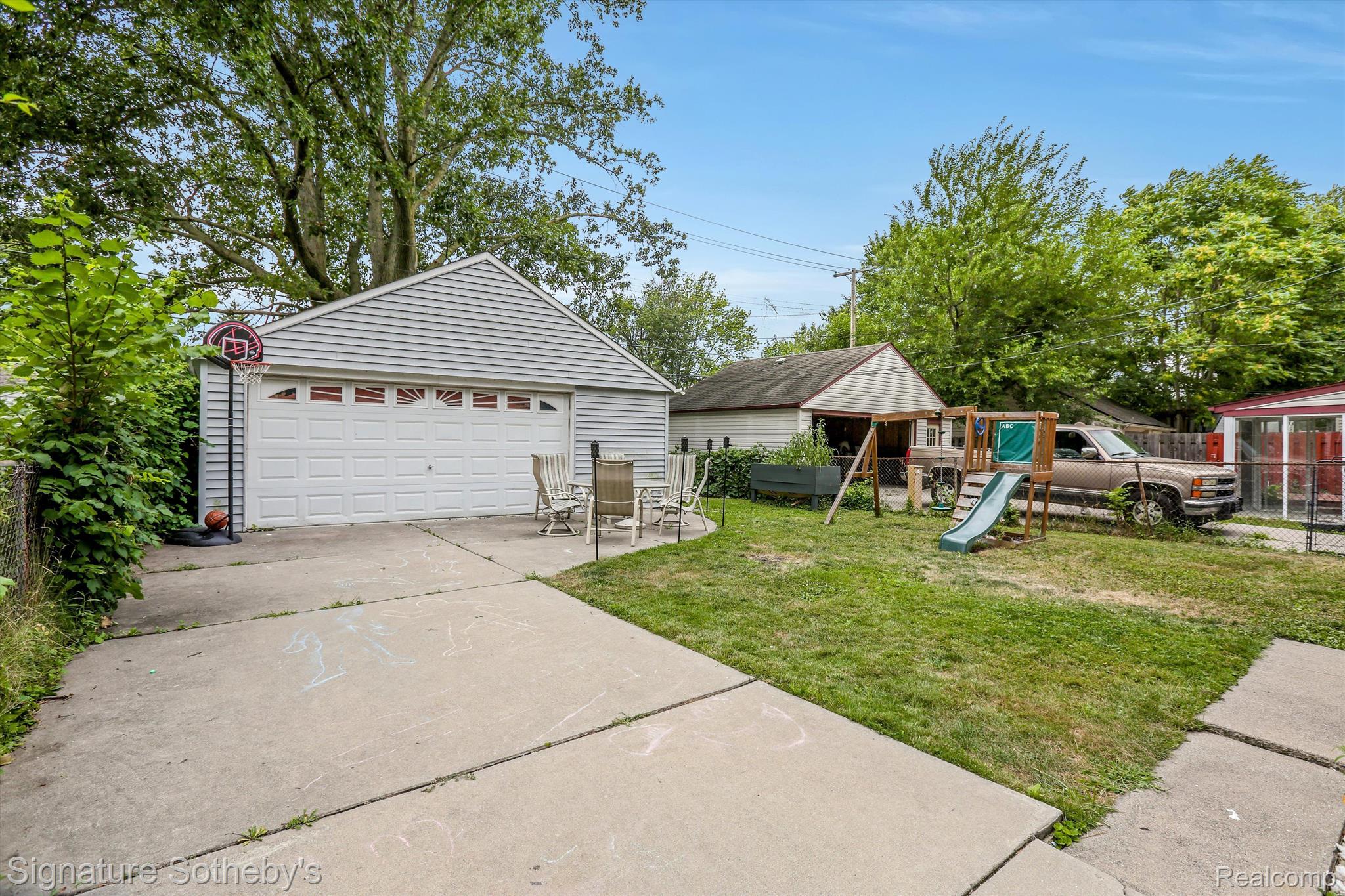 2147 Hampton Road Grosse Pointe, MI 48236 - Photo 15 of 19 Gallery Image 15