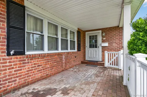 $799,000 | 567 Pearl Street, Oceanside, NY 11572