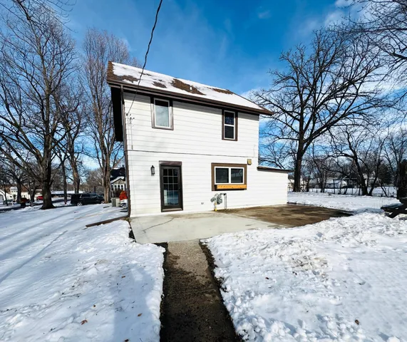 $185,000 | 226 West Wyoming Street, Redwood Falls, MN 56283