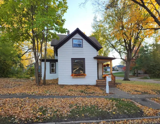 $185,000 | 226 West Wyoming Street, Redwood Falls, MN 56283