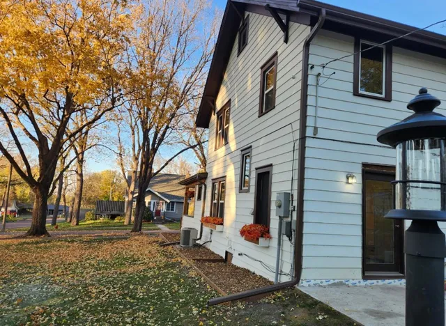 $185,000 | 226 West Wyoming Street, Redwood Falls, MN 56283