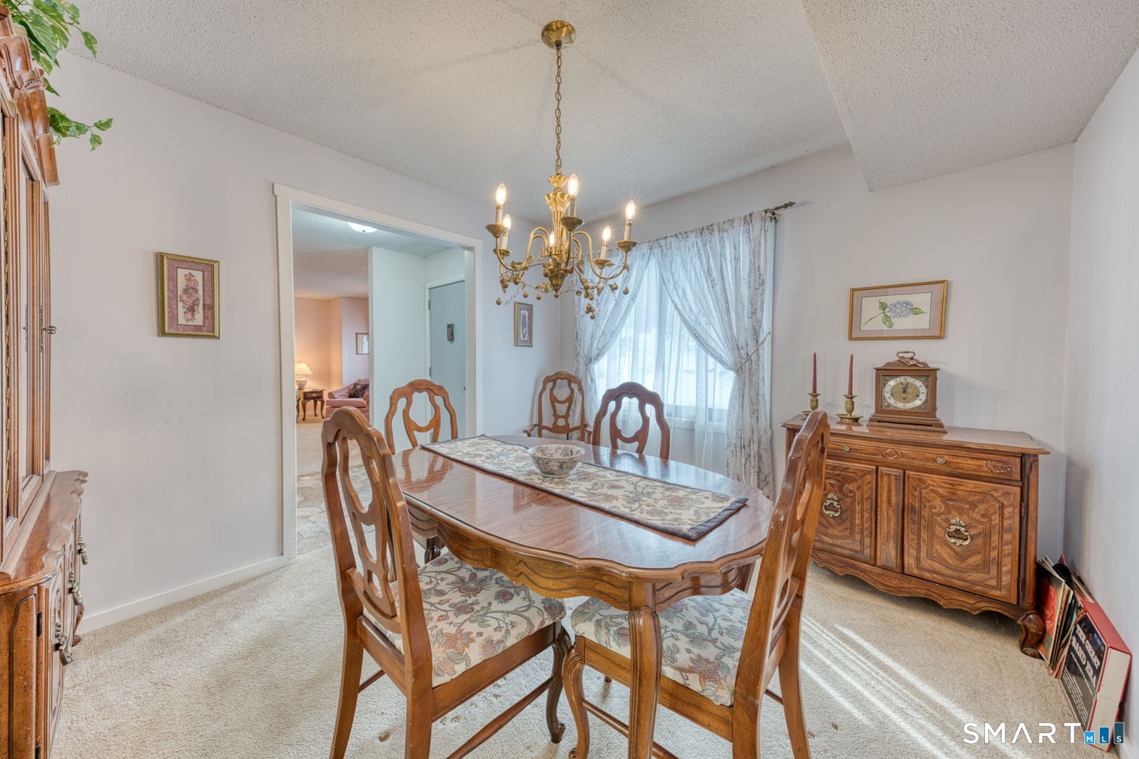 40 Hickory Hill Road, Unit 40 Southington, CT 06489 - Photo 15 of 35 a dining room with furniture and chandelier