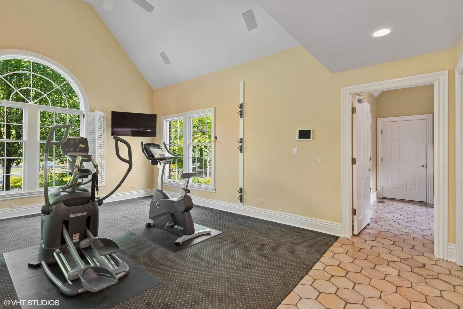 475 West Deerpath Road Lake Forest, IL 60045 - Photo 14 of 35 a view of a room with gym equipment