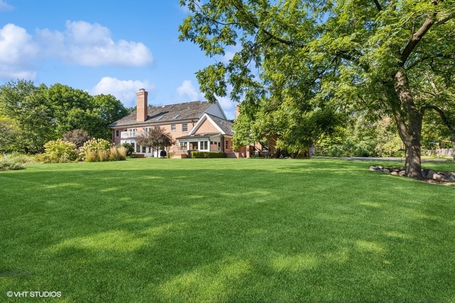 475 West Deerpath Road Lake Forest, IL 60045 - Photo 29 of 35 a view of green field with tree in the background