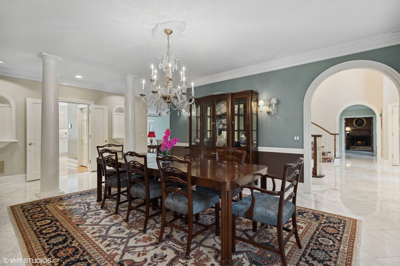 475 West Deerpath Road Lake Forest, IL 60045 - Photo 6 of 35 a view of a dining room with furniture