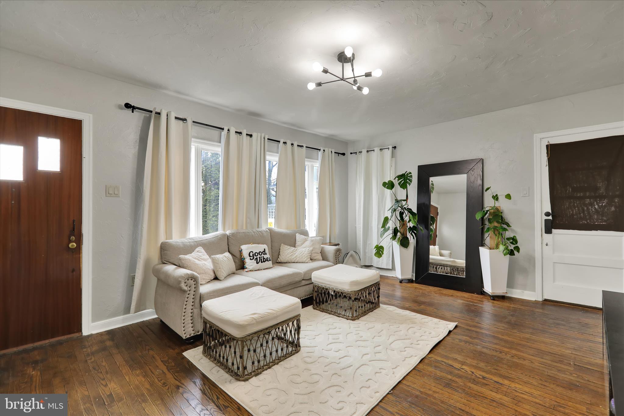 1815 Holly Road Reading, PA 19602 - Photo 6 of 20 360_3701