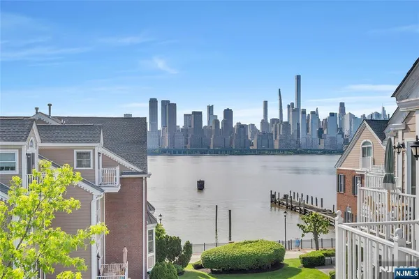 $6,250 | 451 Albany Court, West New York, NJ 07093
