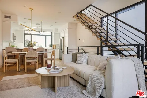 $879,000 | 11310 Victory Boulevard, North Hollywood, CA 91606
