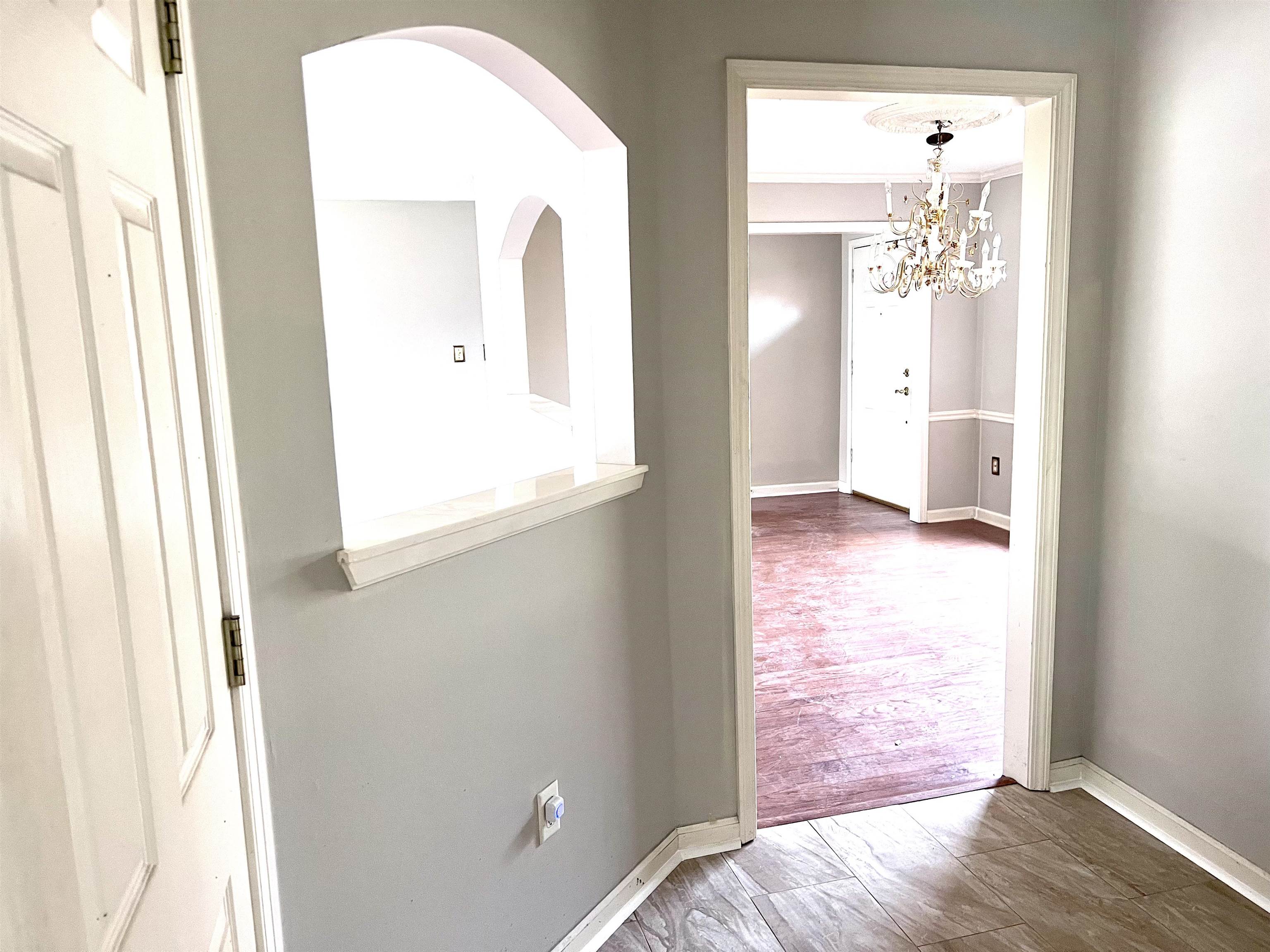 8375 Phillipson Way Memphis, TN 38125 - Photo 11 of 12 a view of livingroom with bathroom