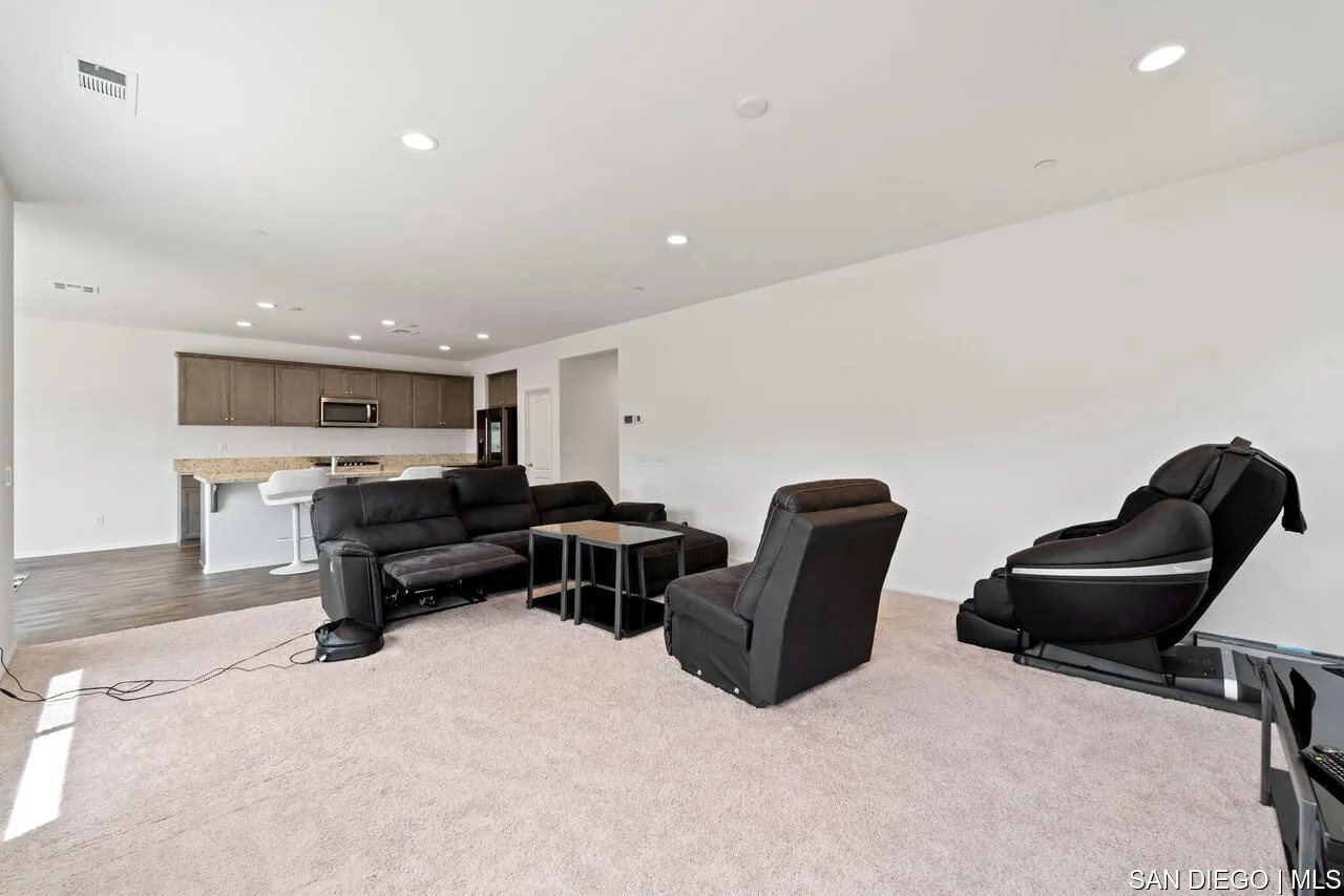 35858 Esperia Way Fallbrook, CA 92028 - Photo 14 of 37 a living room with furniture