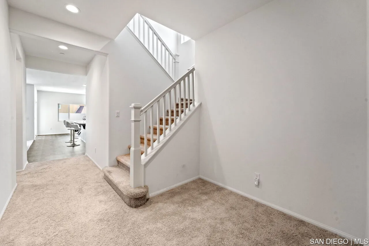 35858 Esperia Way Fallbrook, CA 92028 - Photo 3 of 37 a view of entryway and hall