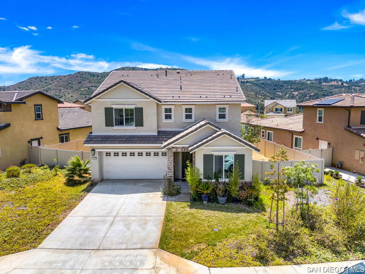 35858 Esperia Way Fallbrook, CA 92028 - Photo 31 of 37 a front view of a house with a yard
